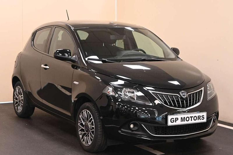 Usata Lancia Ypsilon Gold 69 CV (50 kW) 2023 Nero Utilitaria