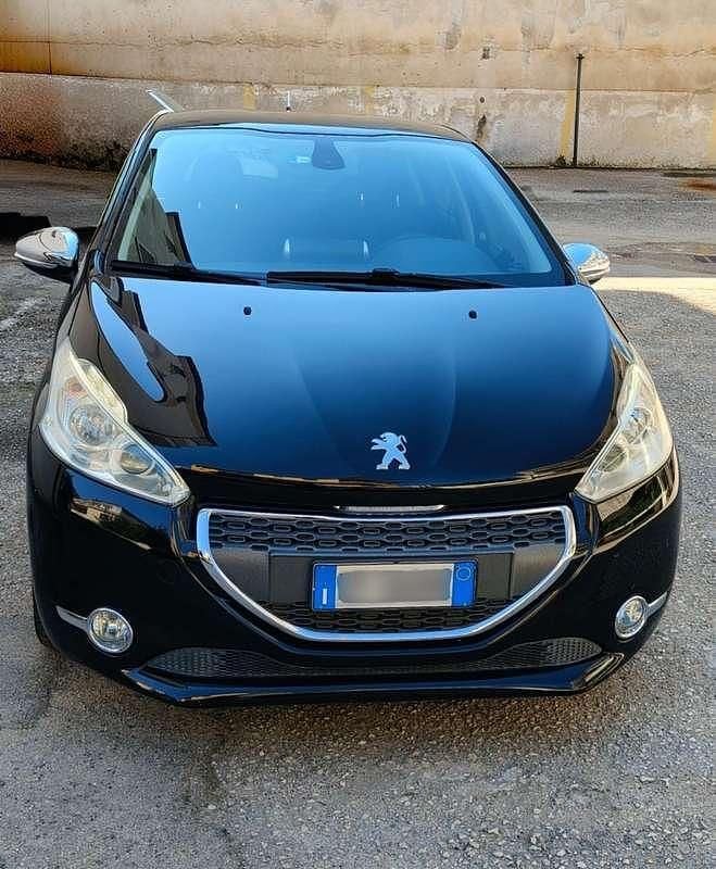 Usata Peugeot 208 S 114 CV (83 kW) 2013 Nero Utilitaria