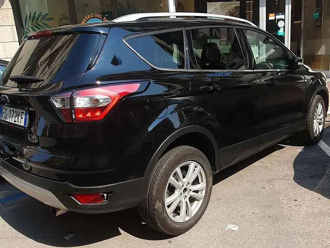 Usata Ford Kuga Business Edition 120 CV (88 kW) 2018 Nero SUV
