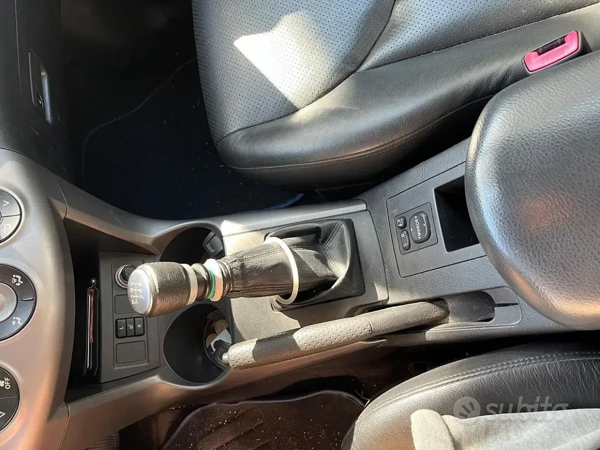 Usata Toyota RAV4 177 CV (130 kW) 2006 SUV