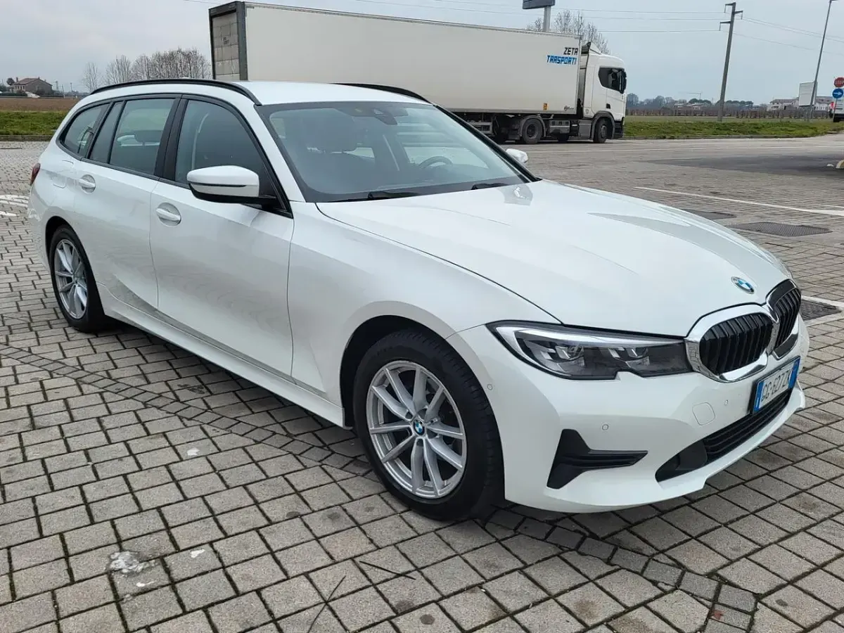 Usata BMW 316 Advantage 122 CV (89 kW) 2021 Bianco Station wagon