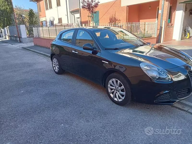 Usata Alfa Romeo Giulietta 120 CV (88 kW) 2016 Nero Utilitaria