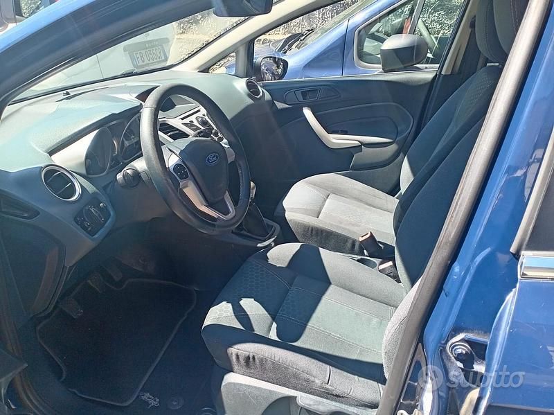 Usata Ford Fiesta Titanium 70 CV (51 kW) 2009 Blu Utilitaria