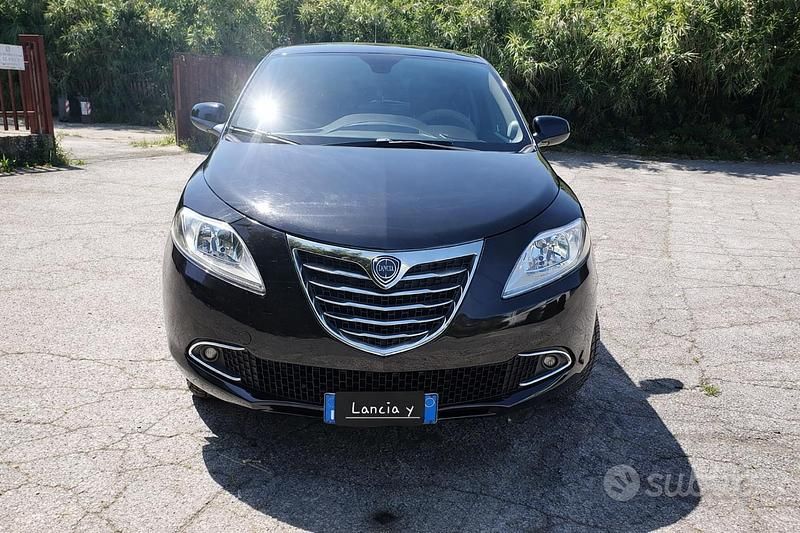 Usata Lancia Ypsilon 85 CV (62 kW) 2015 Nero Utilitaria