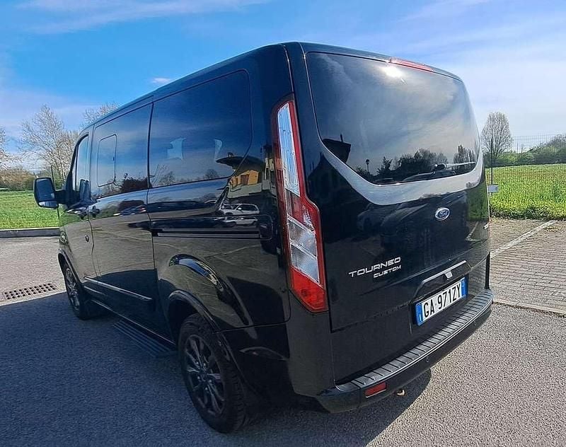 Usata Ford Tourneo Titanium 131 CV (96 kW) 2020 Nero Monovolume