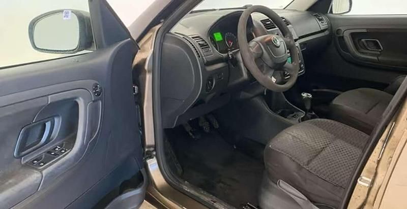 Usata Skoda Roomster Active 75 CV (55 kW) 2012 Marrone Monovolume