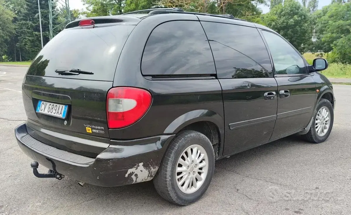 Usata Chrysler Voyager 143 CV (105 kW) 2006 Nero Monovolume