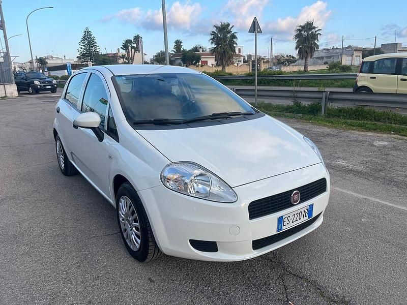 Usata Fiat Grande Punto 77 CV (56 kW) 2013 Bianco Utilitaria
