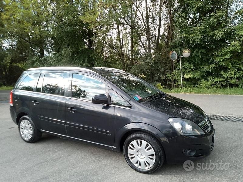 Usata Opel Zafira 97 CV (71 kW) 2014 Nero Monovolume