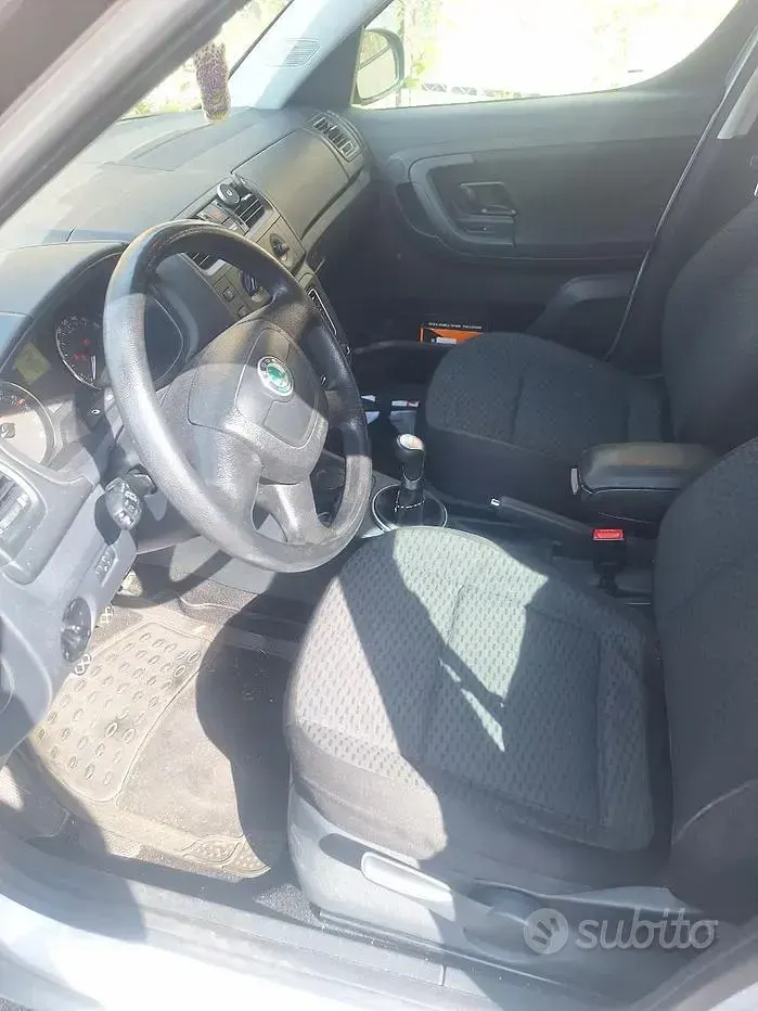 Usata Skoda Roomster 90 CV (66 kW) 2012 Grigio Monovolume