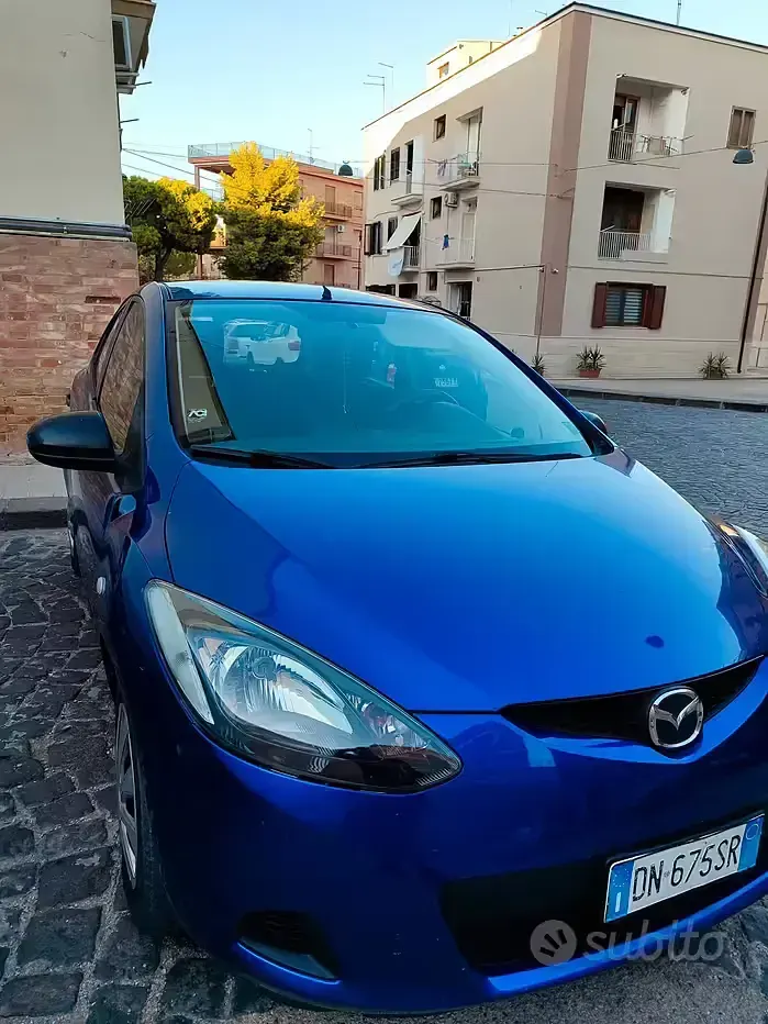 Usata Mazda 2 75 CV (55 kW) 2008 Blu Utilitaria