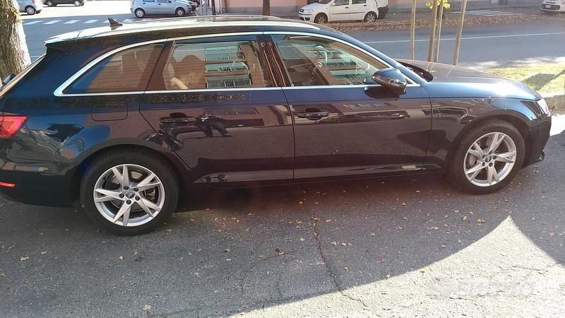 Blu Usata 2017 Audi A4 Tre volumi | 15.000 € (Super prezzo) - Immagine 1/4