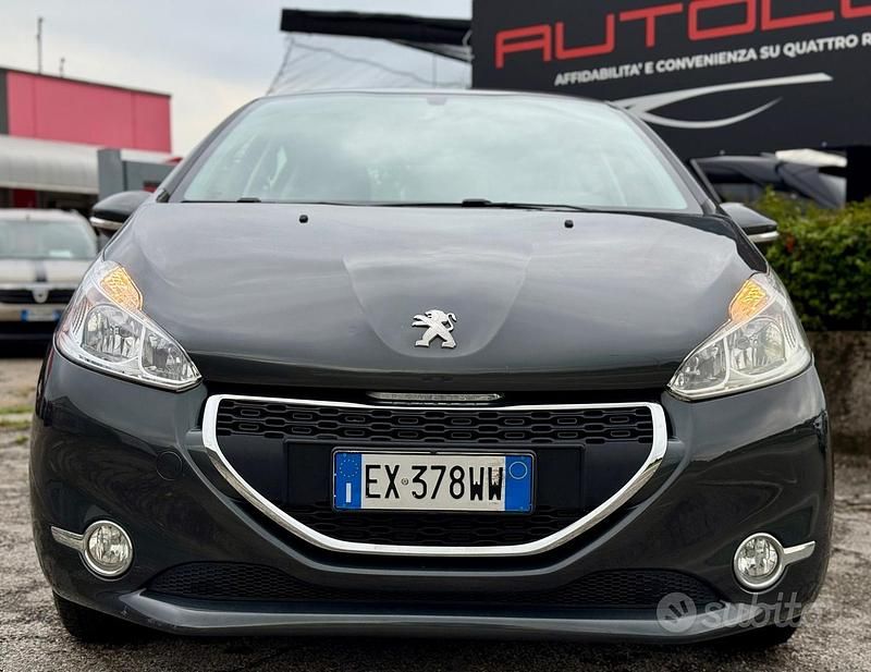 Usata Peugeot 208 Access 68 CV (50 kW) 2014 Verde Utilitaria