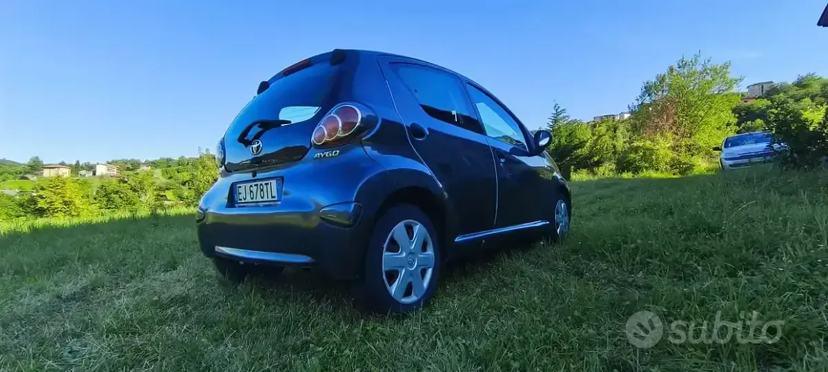 Usata Toyota Aygo 68 CV (50 kW) 2011 Grigio Utilitaria