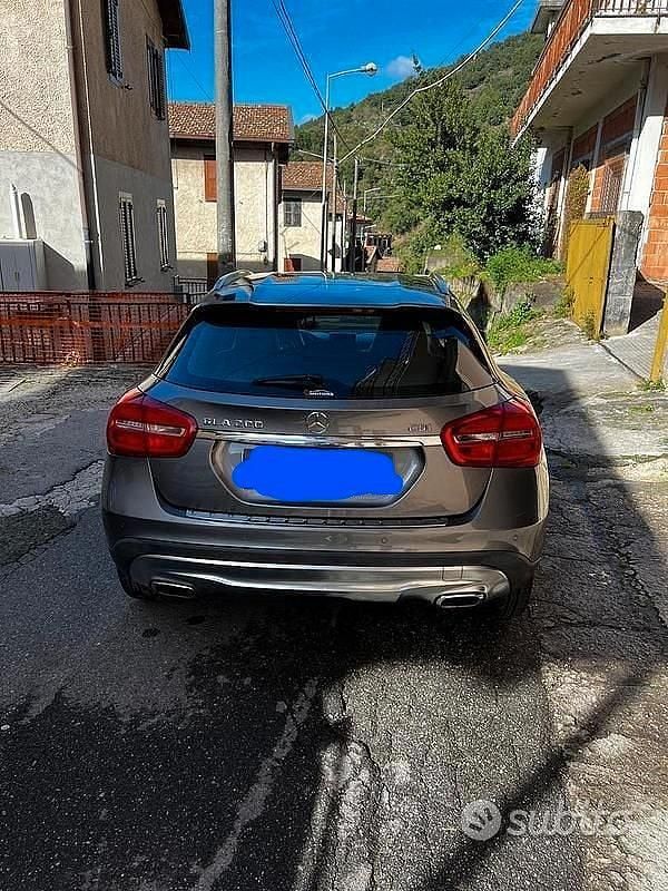 Usata Mercedes GLA200 136 CV (100 kW) 2015 Grigio SUV