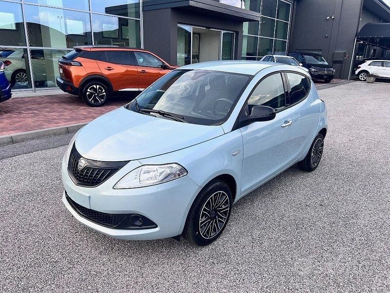 Usata Lancia Ypsilon S 69 CV (50 kW) 2024 Altro metallizzato Utilitaria