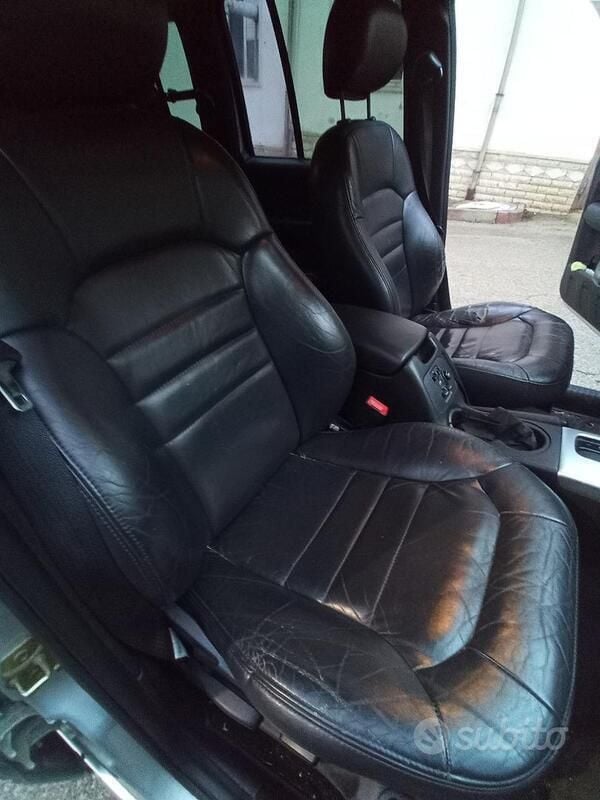 Usata Jeep Cherokee 163 CV (119 kW) 2004 Grigio SUV