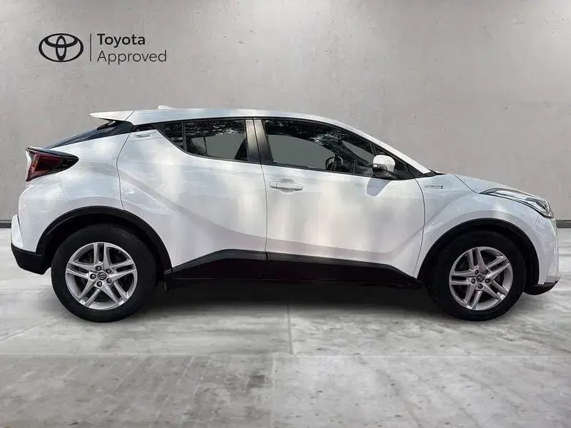 Usata Toyota C-HR Active 122 CV (89 kW) 2020 Bianco SUV