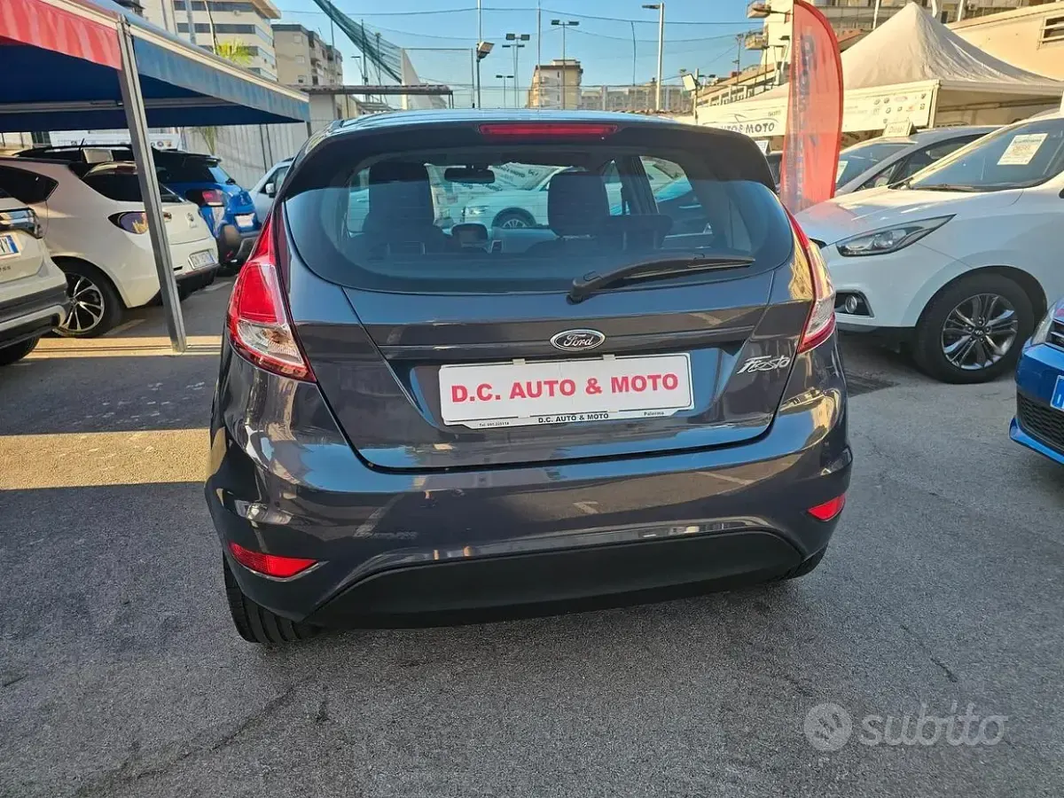 Usata Ford Fiesta Titanium 95 CV (69 kW) 2014 Grigio Utilitaria