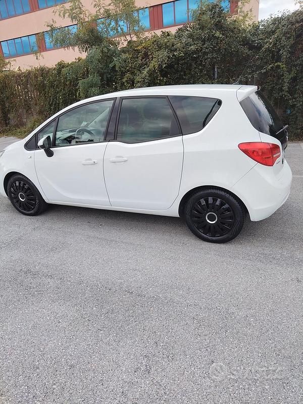 Bianco Usata 2015 Opel Meriva Monovolume | 5500 € (Buon prezzo) - Immagine 1/4