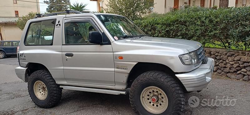 Usata Mitsubishi Pajero 100 CV (73 kW) 1999 Grigio SUV