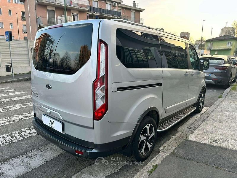 Usata Ford Tourneo Active 170 CV (125 kW) 2022 Grigio moondust metallizzato Monovolume
