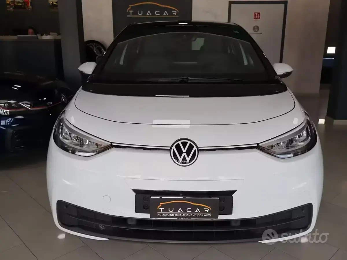 Usata VW ID.3 Pro 149 kW (203 CV) 2023 Bianco Utilitaria