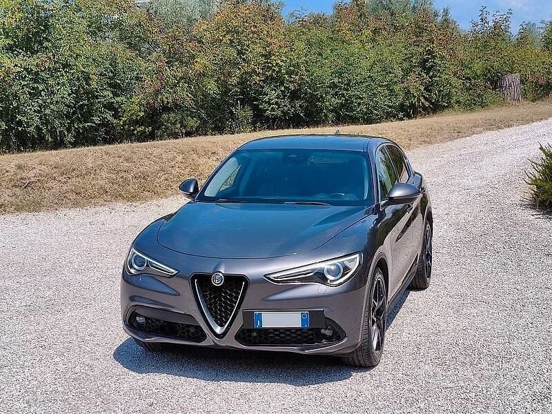 Usata Alfa Romeo Stelvio Executive 150 CV (110 kW) 2017 Grigio SUV