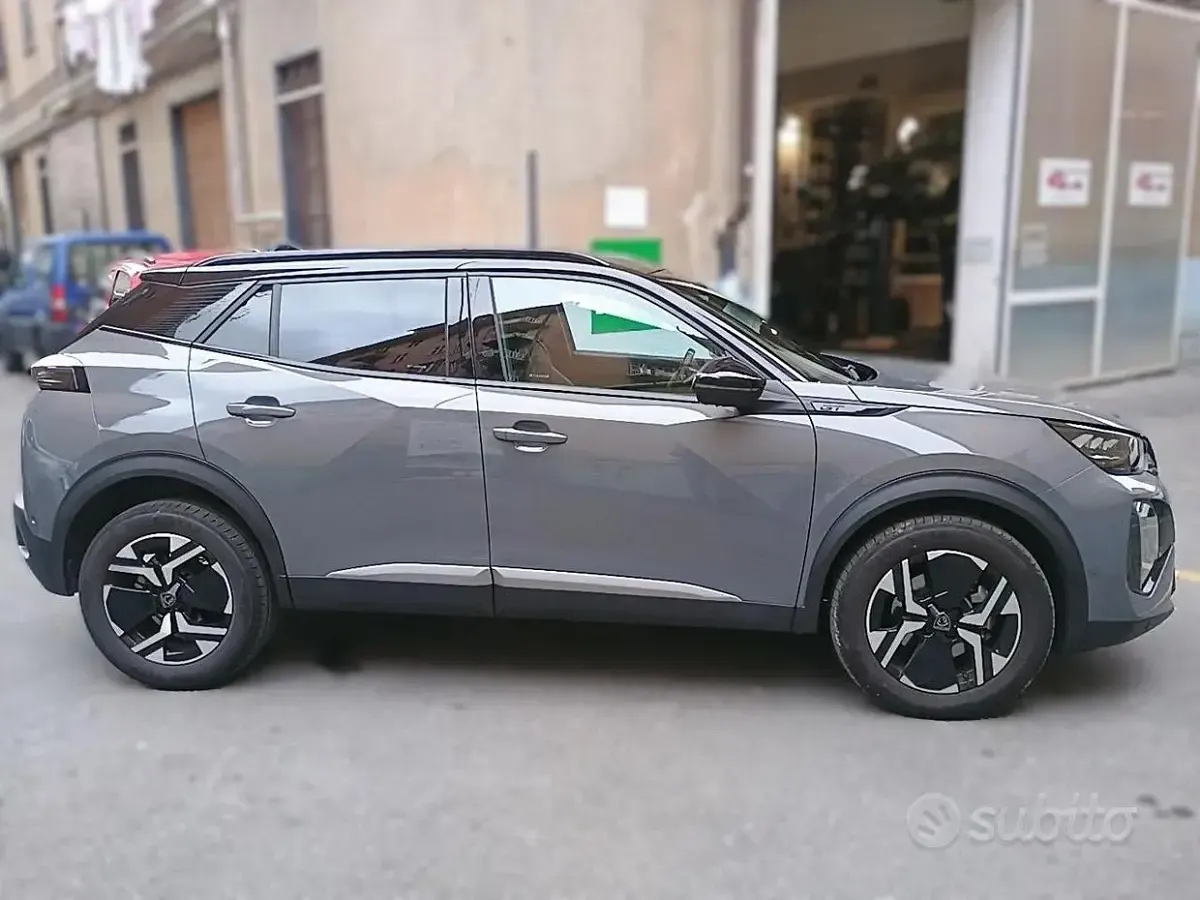 Gebraucht Peugeot 2008 GT 131 PS (96 kW) 2024 Braun SUV