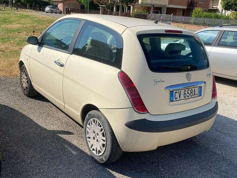 Usata Lancia Ypsilon 69 CV (50 kW) 2005 Beige Utilitaria