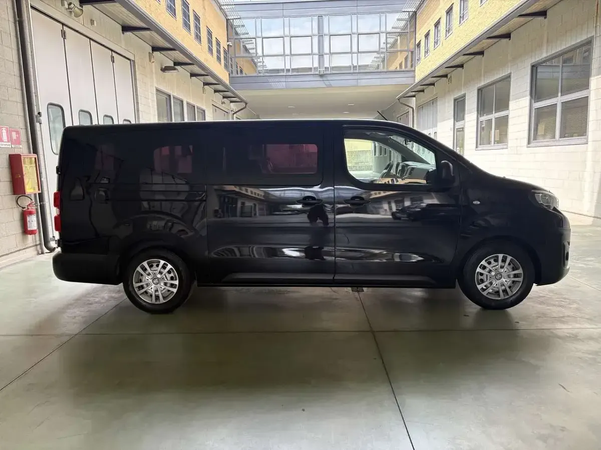 Usata Peugeot Expert 116 CV (85 kW) 2017 Nero Furgone