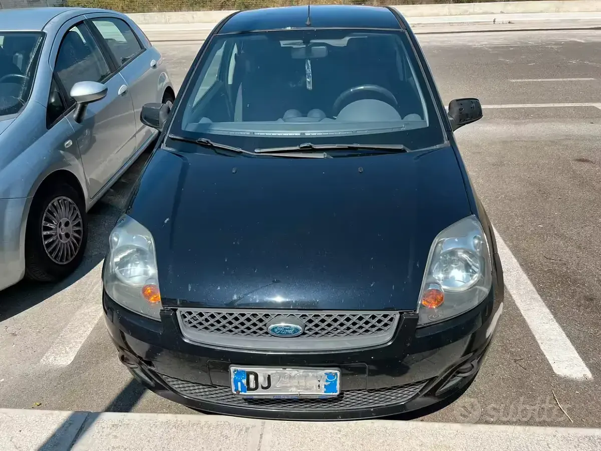 Usata Ford Fiesta 68 CV (50 kW) 2007 Nero Utilitaria