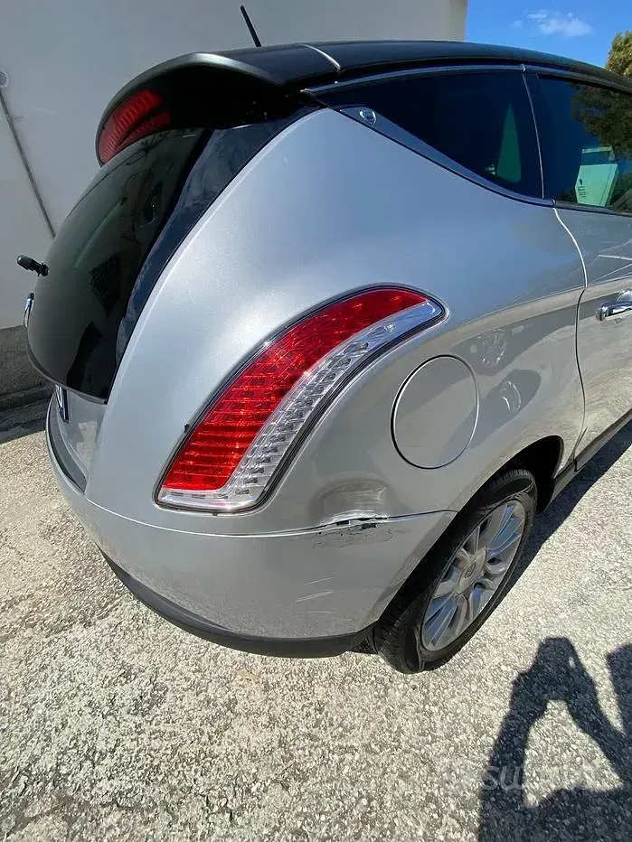 Usata Lancia Delta 105 CV (77 kW) 2011 Grigio Utilitaria