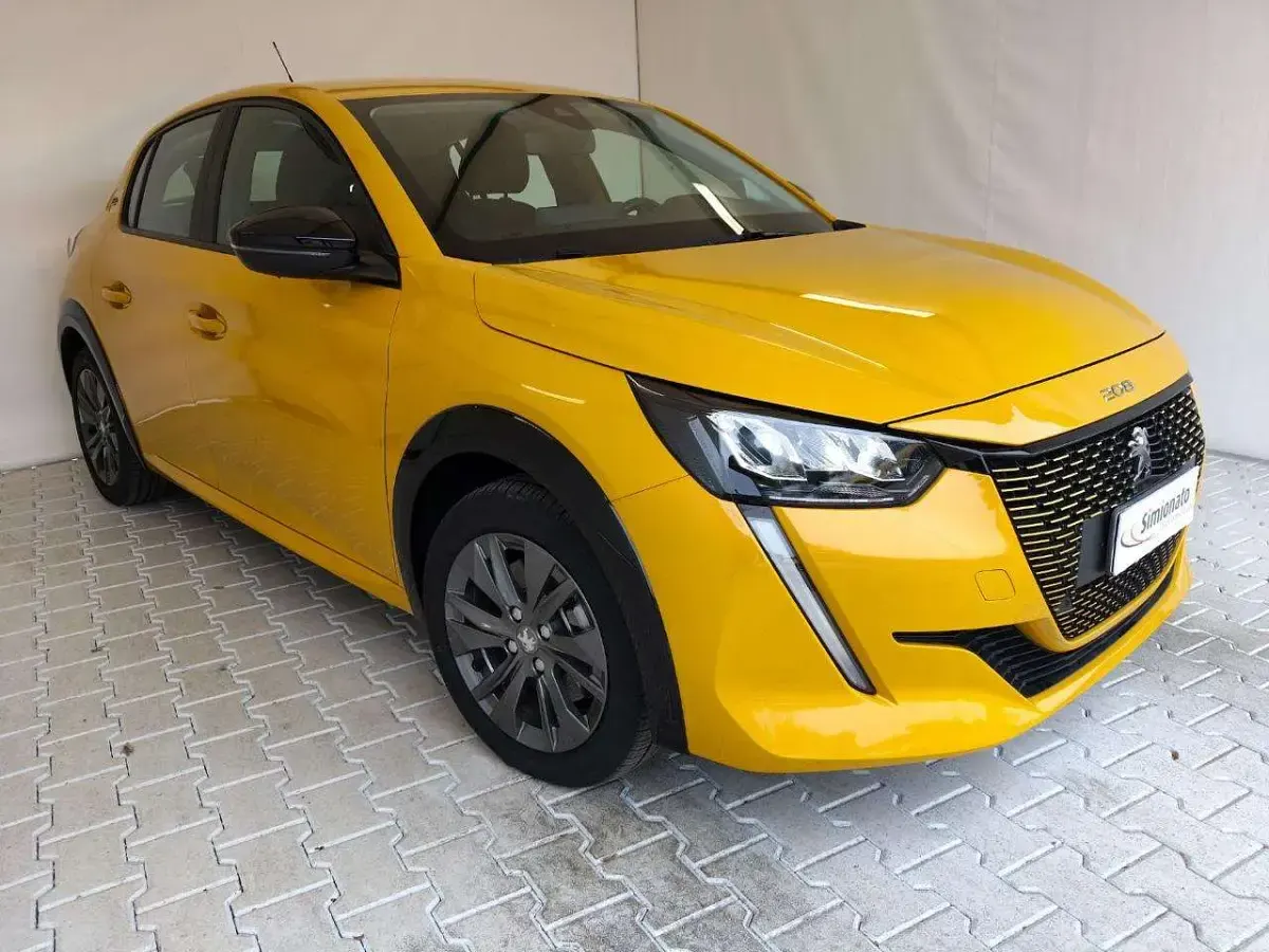 Usata Peugeot 208 Active 56 kW (77 CV) 2021 Giallo Utilitaria
