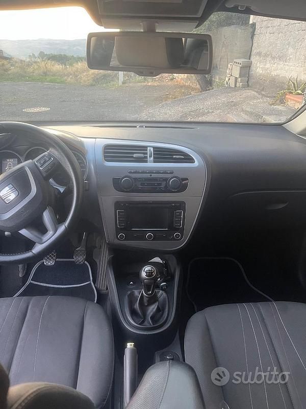 Usata Seat Leon 105 CV (77 kW) 2011 Nero Berlina