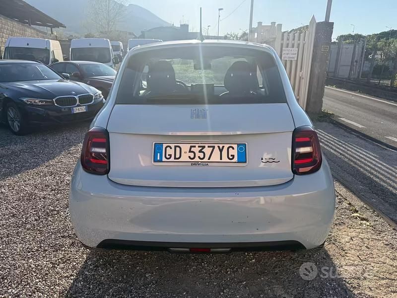 Usata Fiat 500e Icon 86 kW (118 CV) 2021 Blu Berlina