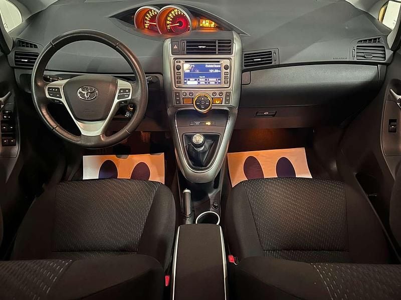 Usata Toyota Verso Active 132 CV (97 kW) 2012 Bianco Monovolume