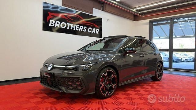 Usata VW Golf VIII GTI 265 CV (194 kW) 2025 Grigio Berlina