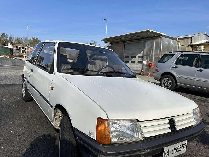 Usata Peugeot 205 49 CV (36 kW) 1986 Berlina