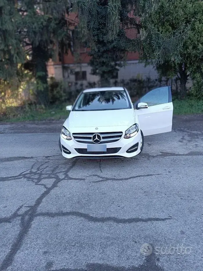 Usata Mercedes B180 109 CV (80 kW) 2017 Utilitaria