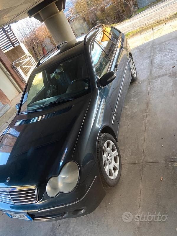 Usata Mercedes C200 Elegance 122 CV (89 kW) 2006 Blu Berlina