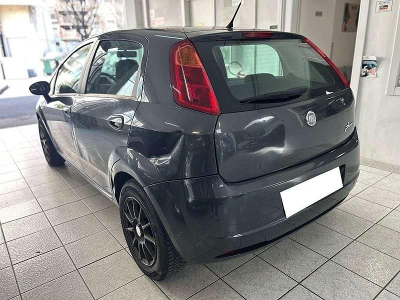 Usata Fiat Grande Punto Dynamic 75 CV (55 kW) 2009 Grigio scuro metallizzato Utilitaria