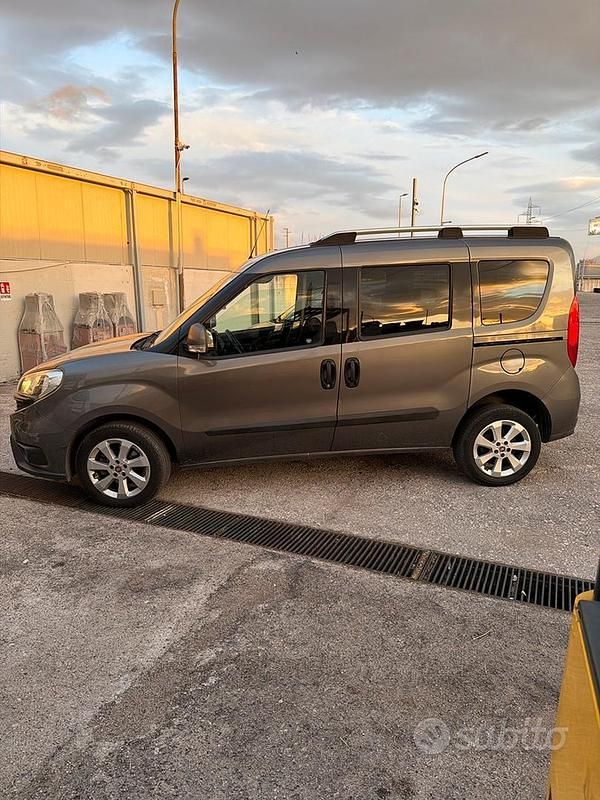 Usata Fiat Doblò 105 CV (77 kW) 2015 Grigio Monovolume