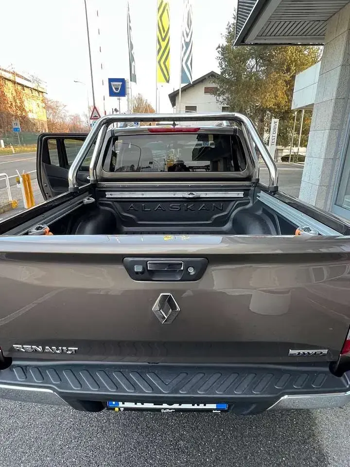 Usata Renault Alaskan Intens 190 CV (139 kW) 2018 Bronzo Pick-up
