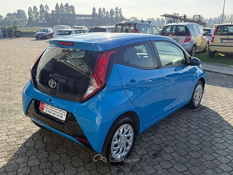 Usata Toyota Aygo Connect Style 72 CV (52 kW) 2020 Blu Utilitaria