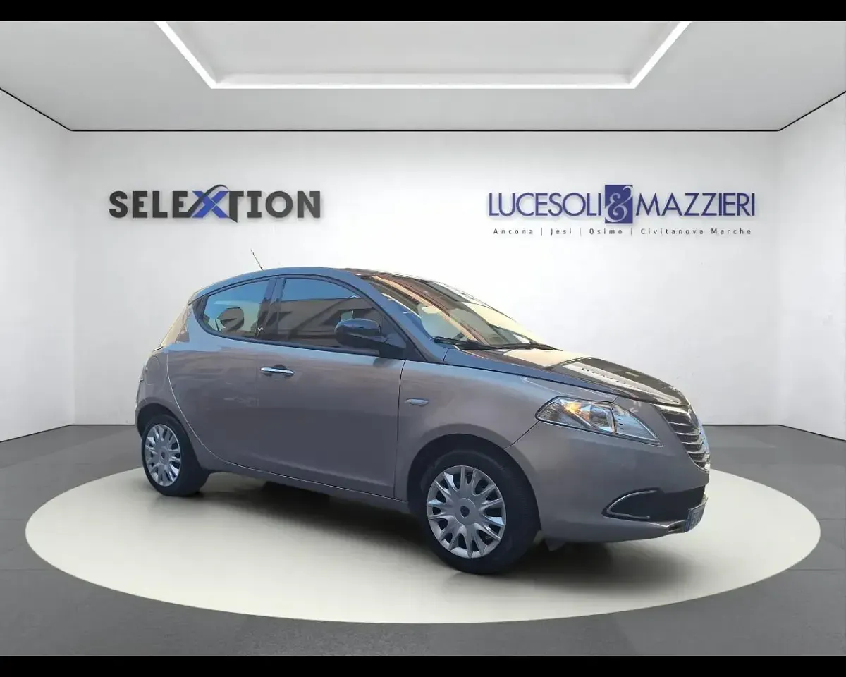 Usata Lancia Ypsilon Gold 69 CV (50 kW) 2011 Argento Utilitaria