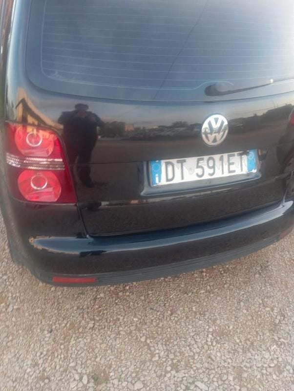 Begagnad VW Touran 102 HK (75 kW) 2009 Svart Minibuss