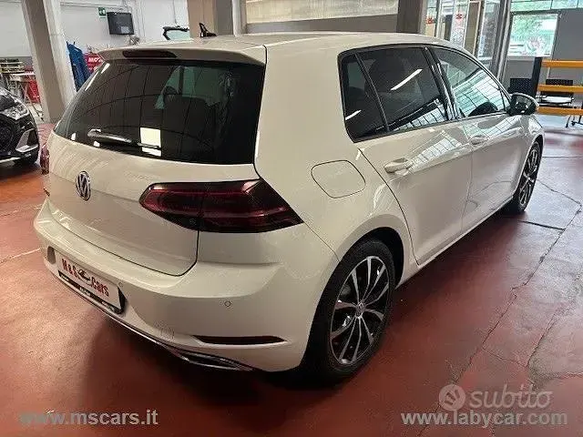 Usado VW Golf VII Highline 125 CV (91 kW) 2018 Blanco Berlina
