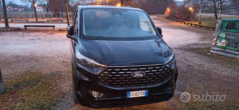 Usata Ford Tourneo Custom 150 CV (110 kW) 2024 Nero Furgone
