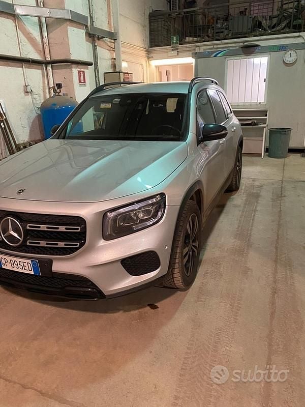 Usata Mercedes GLB200 150 CV (110 kW) 2023 Grigio SUV